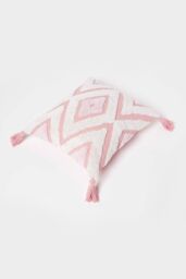 Homescapes Geometric Ikat Tufted Cotton Cushion with Tassels in White - Size: 45 cm x 45 cm - thumbnail 5