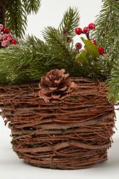 Homescapes Festive Wicker Basket Christmas Decoration Green Fir, Berries - thumbnail 4