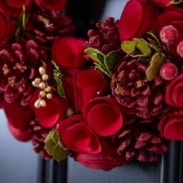 Dibor 35cm Red Crimson Rose Christmas Wreath with Stag Wreath Hanger - thumbnail 3