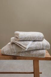 Fusion 'Matteo' Luxury 100% Cotton Leaf Motif Jacquard Towel in Natural - thumbnail 1