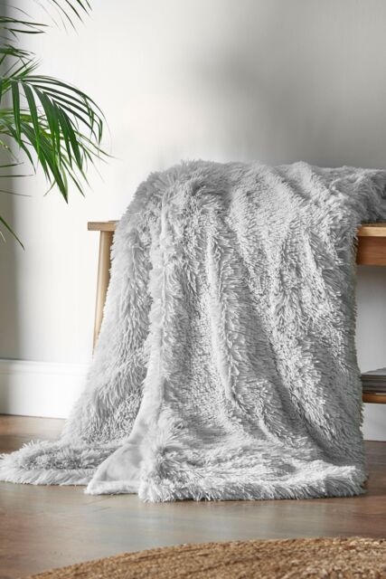 Catherine Lansfield 'Cuddly' Blanket Throw in Silver - Size: 150 cm x 200 cm - image 1