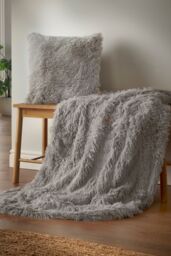 Catherine Lansfield 'Cuddly' Blanket Throw in Silver - Size: 150 cm x 200 cm - thumbnail 2