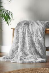Catherine Lansfield 'Cuddly' Blanket Throw in Silver - Size: 150 cm x 200 cm