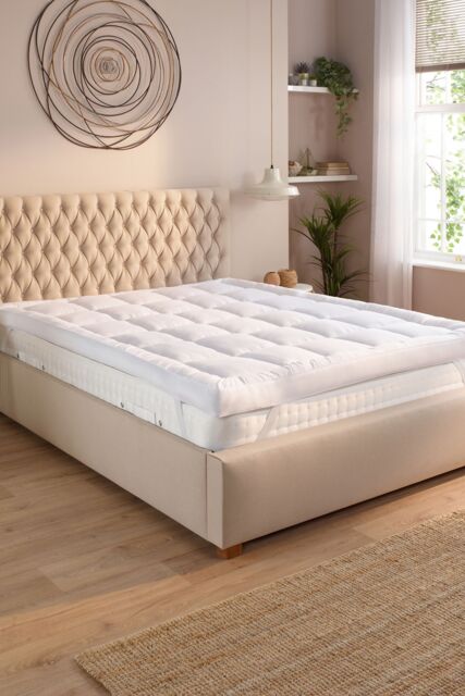 Slumberdown 4 Inch Extra Deep Mattress Topper Plush Soft Comfort & Support Layer in White - Size: Double Fitted - image 1