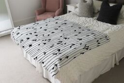 Benjamin Tate Design Sketchy Leaves Scattered Blanket in Natural - Size: 120 cm x 150 cm - thumbnail 3