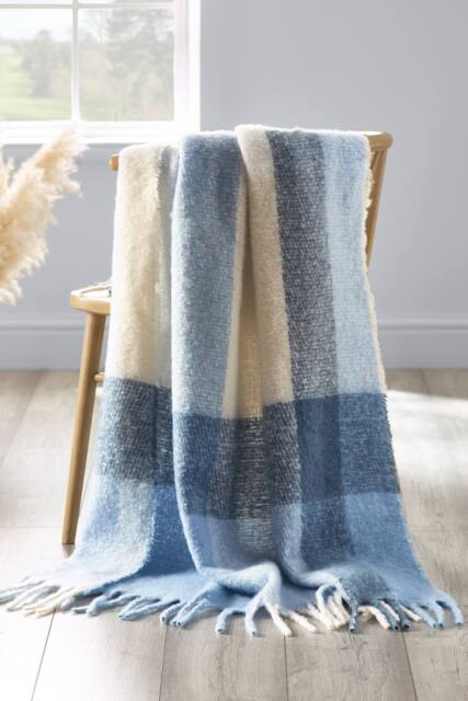 Catherine Lansfield 'Check' Blanket Throw in Blue - Size: 130 cm x 170 cm - image 1