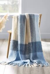 Catherine Lansfield 'Check' Blanket Throw in Blue - Size: 130 cm x 170 cm - thumbnail 1