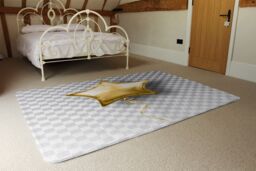 Benjamin Tate Design Golden Star Balloon Rug in Natural - Size: Large - thumbnail 3