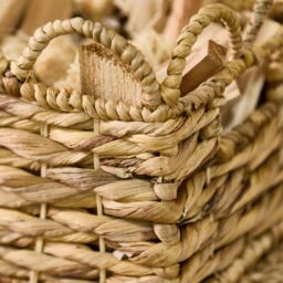 Dibor Woven Medium Scalloped Water Hyacinth Indoor Storage Basket in Beige - thumbnail 4