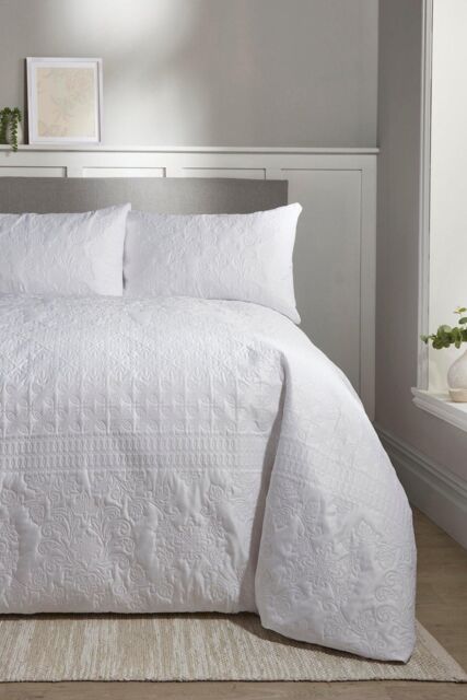 Serene 'Avery Stripe' Pinsonic Soft Touch Duvet Cover Set in White - Size: King - image 1