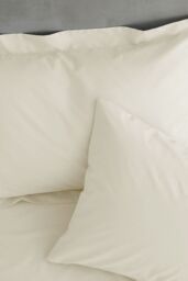 Catherine Lansfield 'Easy Iron Percale' Base Valance Sheet in Cream - Size: Single - thumbnail 3