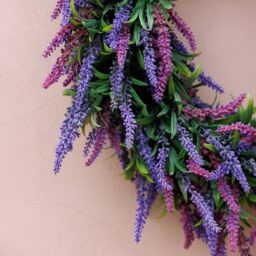 Primrose Artificial Lavender Flower Wreath with Hanging Loop in Purple 50cm - thumbnail 3