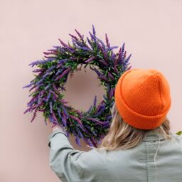 Primrose Artificial Lavender Flower Wreath with Hanging Loop in Purple 50cm - thumbnail 4