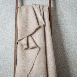 Morris & Co Marigold Jacquard Throw in Stone - Size: 130 cm x 170 cm