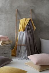 Catherine Lansfield 'Extra Large Raschel Velvet Touch' Blanket Throw in Silver - Size: 200 cm x 240 cm - thumbnail 3