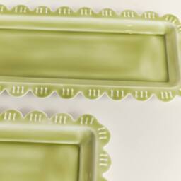 Melody Maison Set Of 2 Green Enamel Embossed Scalloped Trays - thumbnail 6