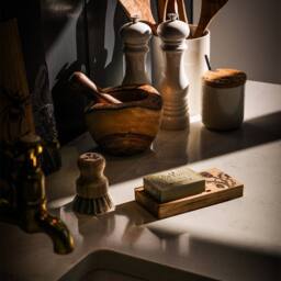 Selbrae House Thistle Trio Oak Soap Dish & Soap Set in Light Oak - thumbnail 2