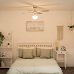 "ValueLights Mirage 42"" 4 Blade Chrome & Black Ceiling Light Fan with Remote in Silver"