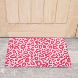 Melody Maison Pink Leopard Print Coir Door Mat in Dark Pink - Size: 100 cm diameter - thumbnail 6