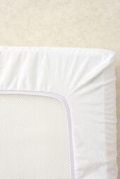 The Tiny Bed Company Premium 100% Cotton Fitted Sheet For Travel Cot Mattress 104 x 74cm in White - thumbnail 2