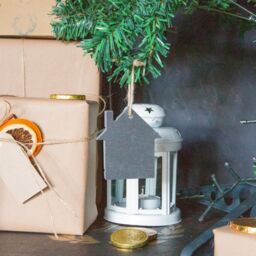 Nicola Spring Slate Christmas Tree Decoration - 7 x 7.5cm - House in Grey - Size: 7 x 7.5 cm - thumbnail 5