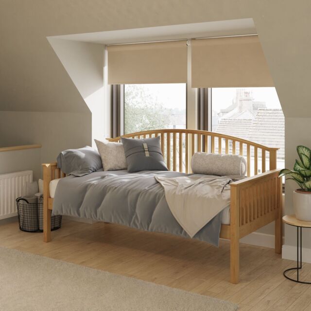 GFW Madrid Wooden Day Bed in Light Oak - Size: Single - image 1