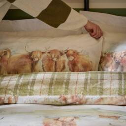 Voyage Maison Highland Cattle 100% Cotton Reversible Duvet Cover Set - Size: Double - thumbnail 3