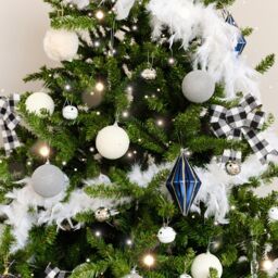 Melody Maison Large White Feather Boa Christmas Garland - 182cm - thumbnail 6