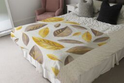 Benjamin Tate Design Botanical Gold & Purple Leaf Blanket in Natural - Size: 120 cm x 150 cm - thumbnail 3