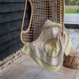 Benjamin Tate Design Yellow Circle Ornament Round Frame Blanket in Natural - Size: 120 cm x 150 cm - thumbnail 4