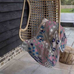 Benjamin Tate Design Selection Of Flowers In Pink Blue & White Blanket in Natural - Size: 120 cm x 150 cm - thumbnail 4