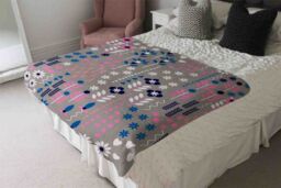 Benjamin Tate Design Selection Of Flowers In Pink Blue & White Blanket in Natural - Size: 120 cm x 150 cm - thumbnail 3
