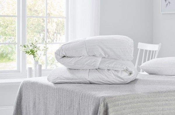 Early's of Witney 'Sateen Stripe' 10.5 Tog Duvet in White - Size: King - image 1