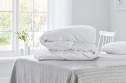 Early's of Witney 'Sateen Stripe' 10.5 Tog Duvet in White - Size: King - thumbnail 1