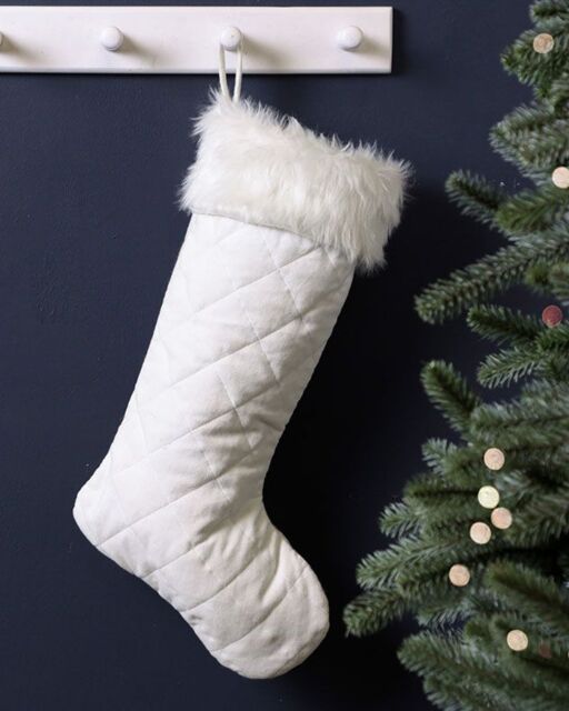 Dibor Set of 4 Faux Fur Cuff White Quilted Xmas Tree Decoration Christmas Gift Bag - Size: 4 Pack - image 1