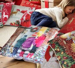 Luxury Living Christmas Carols Decorative Cushion With Pad 45cm x 45cm in Red - Size: 45 cm x 45 cm - thumbnail 4