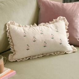Furn Les Petite Fleurs 100% Cotton Gingham Ruffle Cushion in Natural - Size: 30 cm x 50 cm