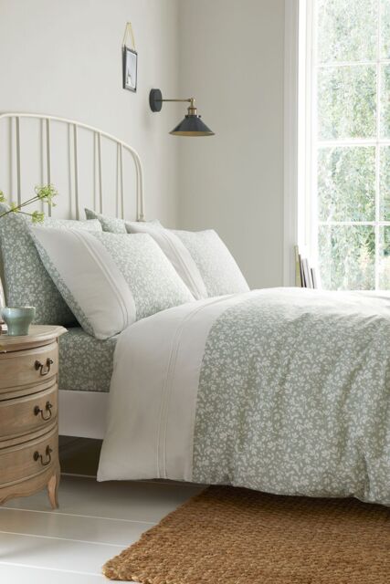Dreams & Drapes 'Tess' Easy Care Ditsy Floral Leaf Print Duvet Cover Set in Green - Size: King - image 1