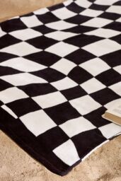 Catherine Lansfield 'Checkerboard' Cotton Beach Towel in Black - thumbnail 2