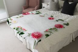Benjamin Tate Design Scattered Flowers Blanket in Natural - Size: 120 cm x 150 cm - thumbnail 3