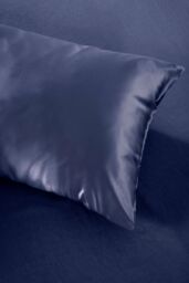Silky Silks 100% Mulberry Silk Standard Pillowcase in Navy - Size: Standard Pillow Case - thumbnail 4