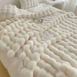 PEACH ACCESSORIES Small Luxurious Faux Fur Chair Blanket (100*160cm) (30in*63in) in Cream - thumbnail 5