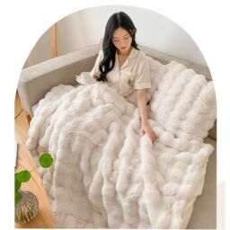 PEACH ACCESSORIES Small Luxurious Faux Fur Chair Blanket (100*160cm) (30in*63in) in Cream - thumbnail 2