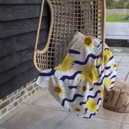 Benjamin Tate Design Bright Yellow Flowers & Zig Zags Blanket in Natural - Size: 120 cm x 150 cm - thumbnail 4