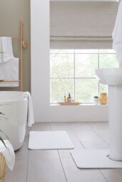 Catherine Lansfield 'Anti Bacterial' Cotton Towels in White - Size: Bath Sheet - thumbnail 4
