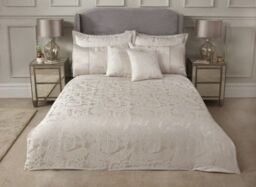 New Edge Blinds Cavendish Duvet Set in Cream - Size: King - thumbnail 3