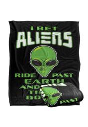 JQ Licensing Sle Aliens Lock Doors Silky Touch Super Soft Throw Blanket 152 X 127 cm in White - thumbnail 2