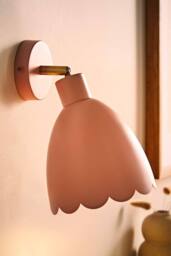 ValueLights Millie Flower Style Scallop Adjustable Wall Light with Bulb in Pale Pink