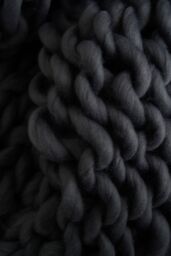 BHS Chunky Cable Throw in Grey - Size: 130 cm x 160 cm - thumbnail 4