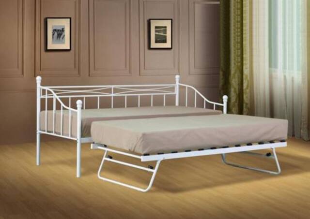 Comfy Living Ltd Metal Daybed With Trundle in White - Size: Single - image 1